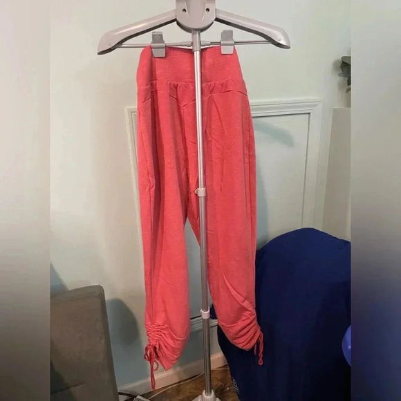 Gymshark Ruched Joggers Coral Pink Size small B2 - Picture 2 of 8